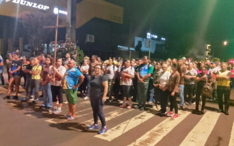 Caminhada Noturna São José reúne cercade 800 peregrinos em Campo Mourão