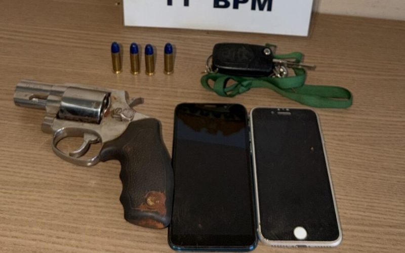 Homem é preso com arma de fogo e confessa participação em roubo a ônibus em Campo Mourão