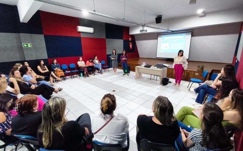 Prefeitura capacita rede de atendimento para implantar programa “Família Acolhedora”