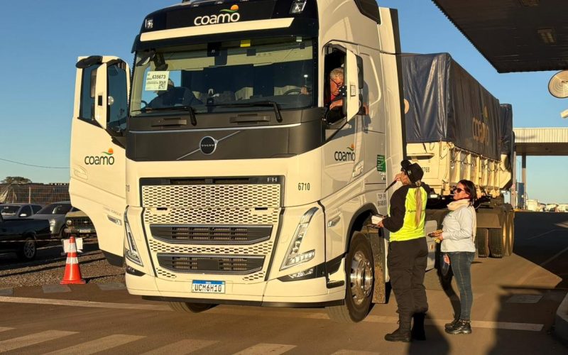 Maio Amarelo: Diretran realiza ação de conscientização com colaboradores da Coamo