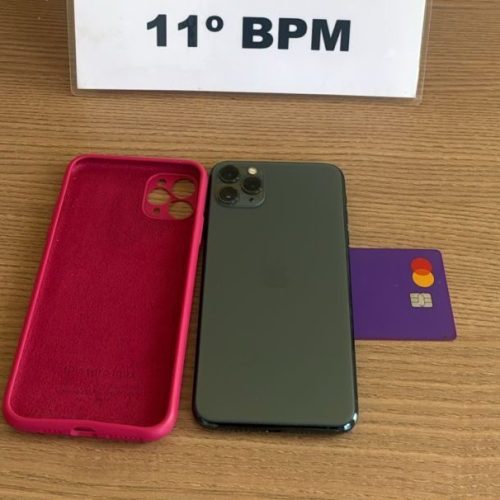 Mulher é presa em flagrante após furtar celular em farmácia no Centro