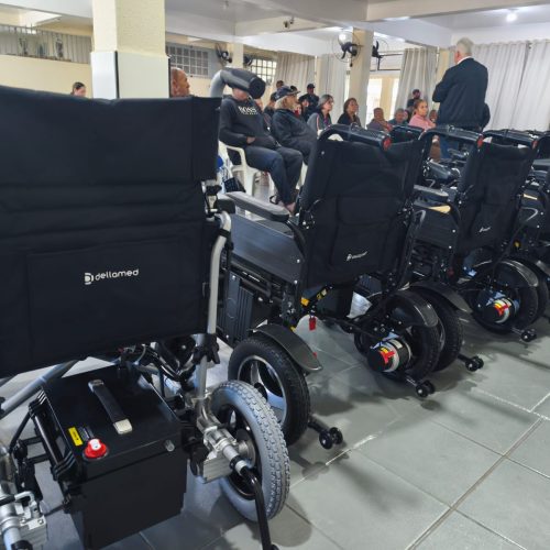 Cadeiras de rodas motorizadas ampliam mobilidade e qualidade de vida a pacientes em Campo Mourão