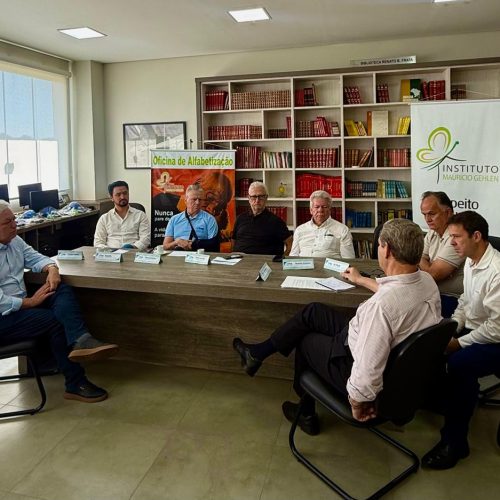 Prefeituras das cidades polo da região se reúnem em Paranavaí para fortalecer cooperação regional