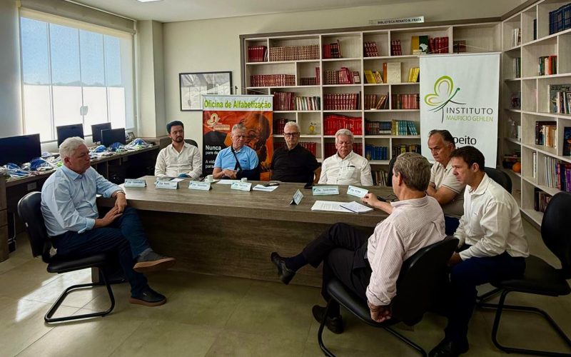 Prefeituras das cidades polo da região se reúnem em Paranavaí para fortalecer cooperação regional
