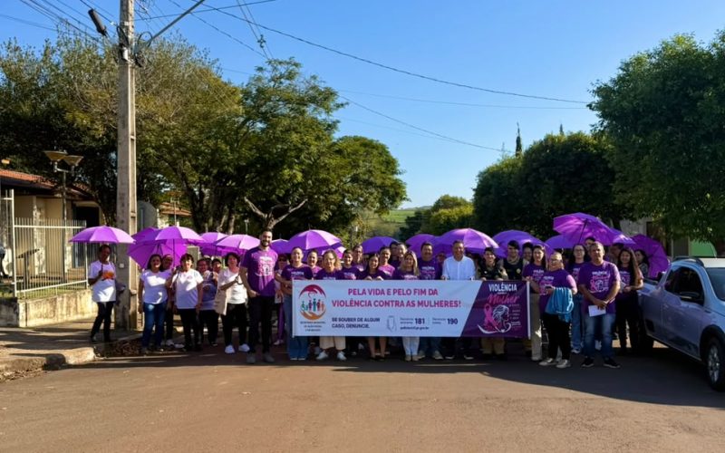 Barbosa Ferraz realiza passeata de combate ao feminicídio com apoio da Polícia Militar e rede de proteção