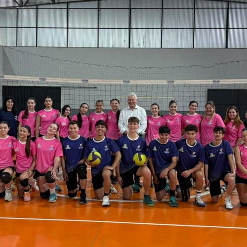 Voleibol de Campo Mourão recebe novos equipamentos e uniformes para fortalecer treinamentos