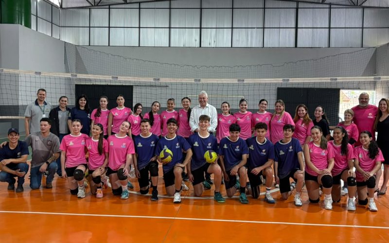 Voleibol de Campo Mourão recebe novos equipamentos e uniformes para fortalecer treinamentos