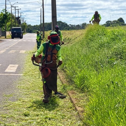 Prefeitura mantém rotina de roçadas e reforça cuidados com espaços públicos de Campo Mourão