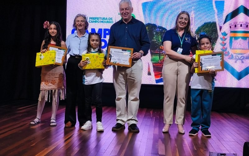 Ato cívico marcou comemoração dos 79 anos de Campo Mourão