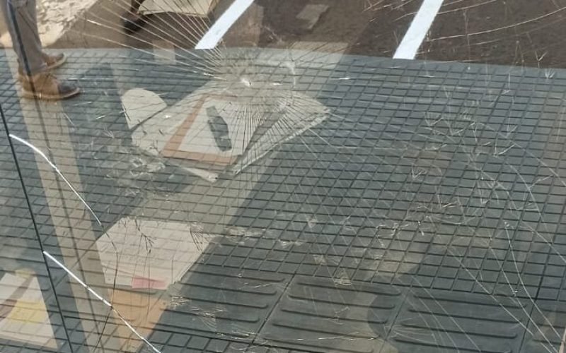 ESTAVA ESTRESSADO E QUEBROU 3 JANELAS DE ESCRITÓRIO DE ADVOCACIA EM CAMPO MOURÃO; HOMEM ACABA PRESO!