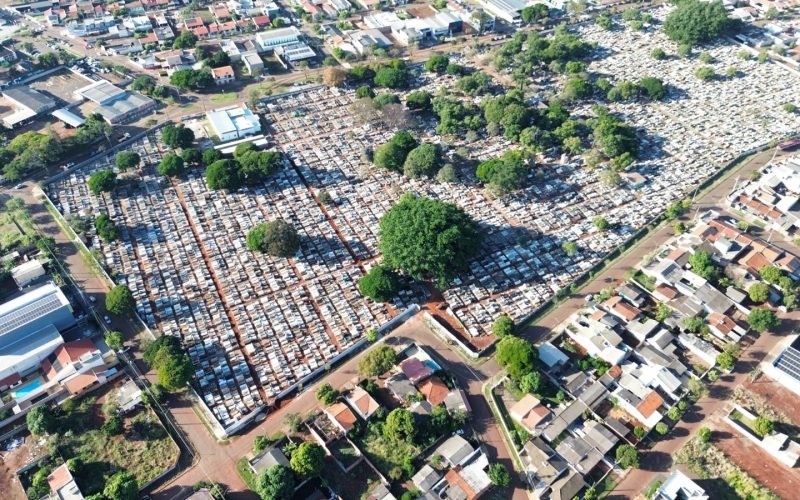 Visitação ao Cemitério Municipal requer cuidados com descarte de lixo e observação de horários