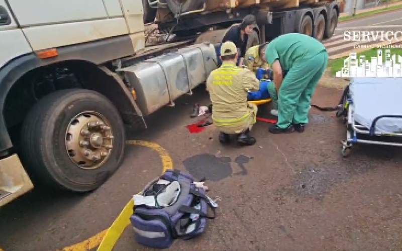 Motociclista sofre fratura exposta em colisão com carreta em Campo Mourão