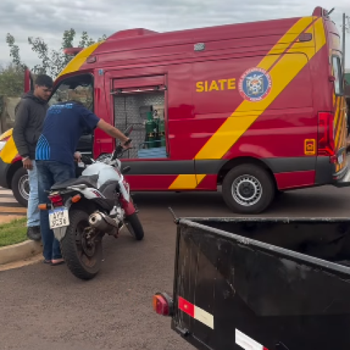 Colisão entre moto e carro deixa dois feridos no conjunto Fortunato Perdoncini