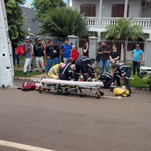 Entregador fica gravemente ferido em colisão no centro de Campo Mourão