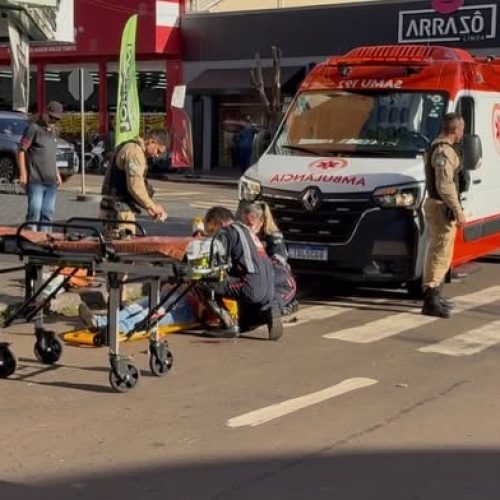 Pedestre fica ferida após ser atropelada em faixa de pedestres no Centro de Campo Mourão