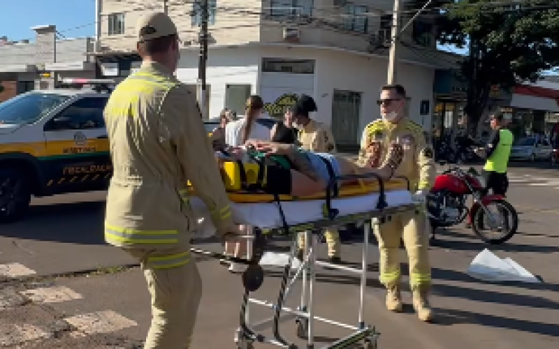 Acidente entre duas motocicletas mobilizou o Corpo de Bombeiros no centro de Campo Mourão