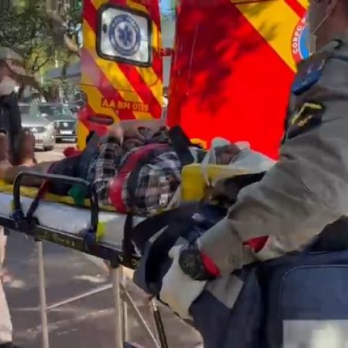 Ciclista se fere ao colidir com porta de carro em Campo Mourão