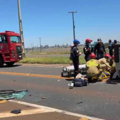 Grave Colisão Entre Caminhões no Trevo do Barreiro das Frutas, Cabine é arrancada do chassi