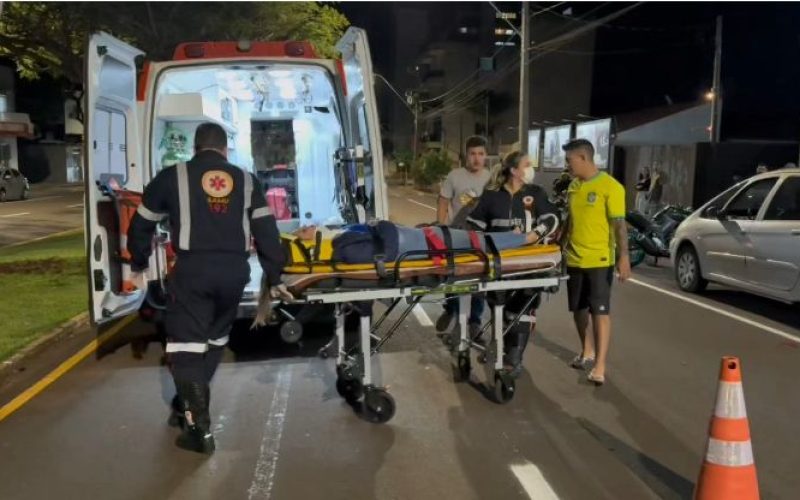 Casal em moto fica ferido após colisão com carro em Campo Mourão