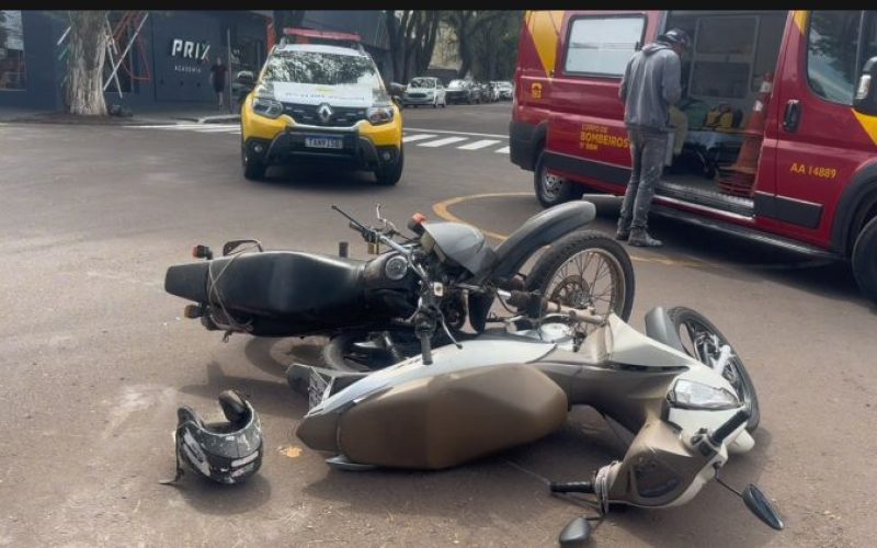 Acidente entre duas motos deixa duas feridas no centro de Campo Mourão