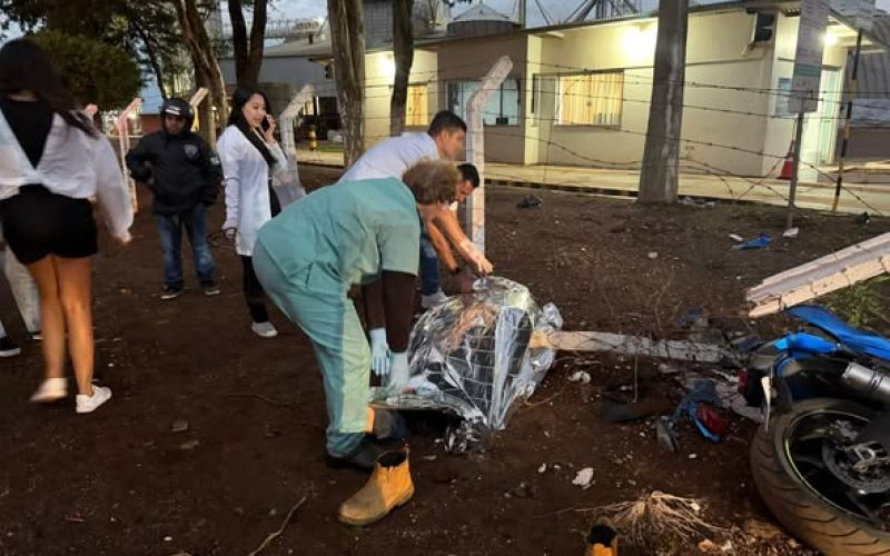 Motociclista morreu após colidir contra cerca da Coamo em Luiziana