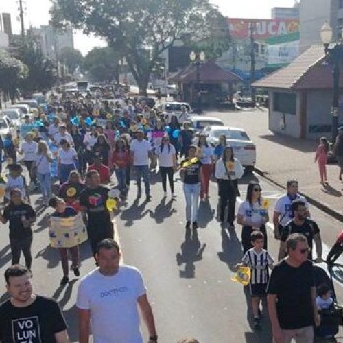 Caminhada em Defesa das Escolas Especializadas mobilizou Campo Mourão