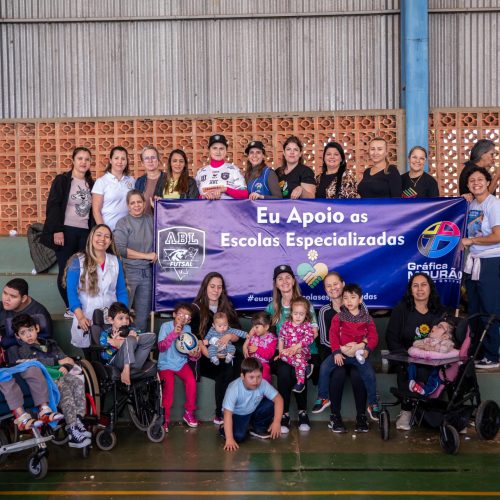 Treino Especial: Atletas e Comissão Técnica da ABL Futsal/Eliane Futsal Campo Mourão levam alegria e diversão para alunos da Escola Josephina Wendling Nunes-APAE Campo Mourão.