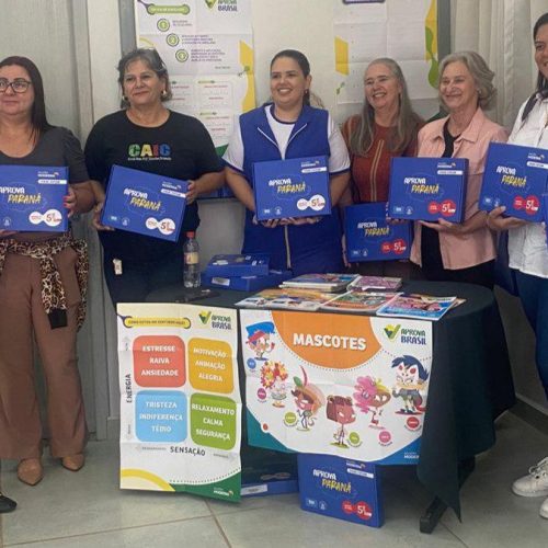 Secretaria Municipal de Educação de Campo Mourão entrega kits do Aprova Paraná às escolas municipais