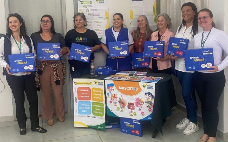 Secretaria Municipal de Educação de Campo Mourão entrega kits do Aprova Paraná às escolas municipais