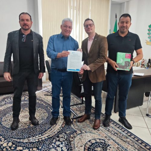 Conselho de Arquitetura e Urbanismo do Paraná entrega Carta de Intenções ao prefeito de Campo Mourão