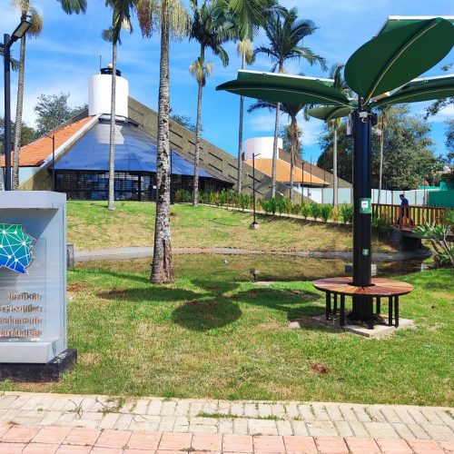 Em Campo Mourão  “Árvore Solar” une tecnologia, inclusão digital e sustentabilidade