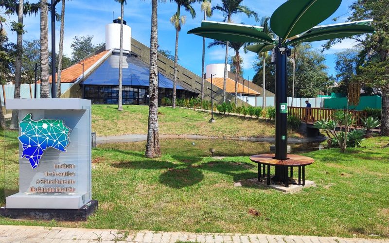 Em Campo Mourão  “Árvore Solar” une tecnologia, inclusão digital e sustentabilidade