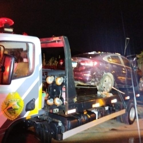 VEÍCULO ROUBADO, PROVOCA DANOS EM RESIDÊNCIA  EM PEABIRU, MOTORISTA FUGIU