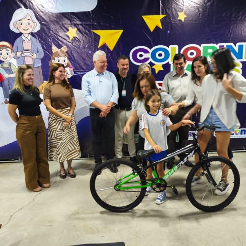 22 alunos recebem bicicletas do projeto “Colorindo Meus Direitos” do Procon-CM