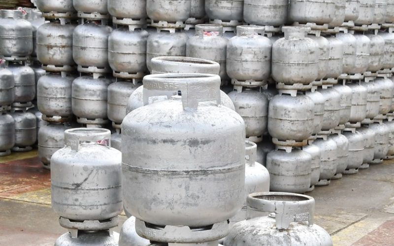 Pesquisa do Procon de Campo Mourão aponta queda nos menores preços de combustíveis e do gás de cozinha para entrega