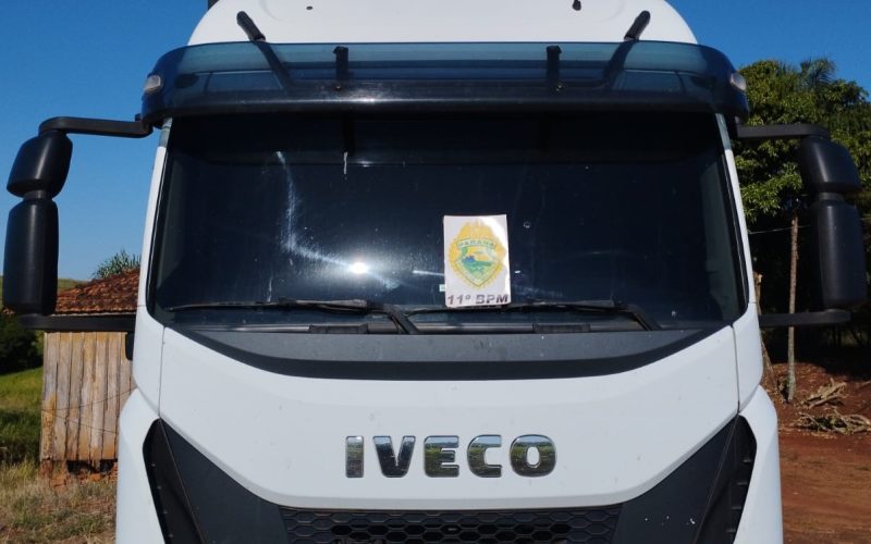 Caminhão roubado com placas clonadas é recuperado pela PM em Engenheiro Beltrão