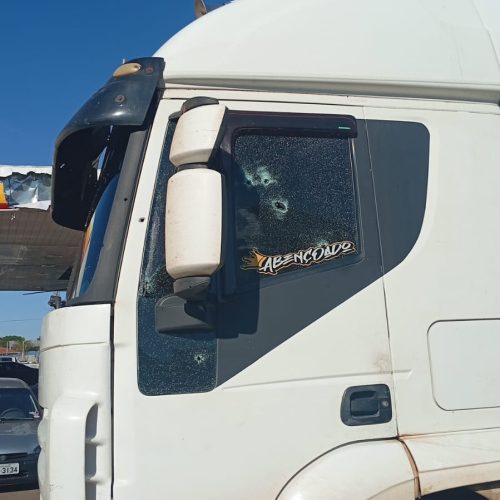 Tentativa de Assalto na BR-369: Motorista de Caminhão Desvia, Causa Acidente e Faz Bandidos Capotarem