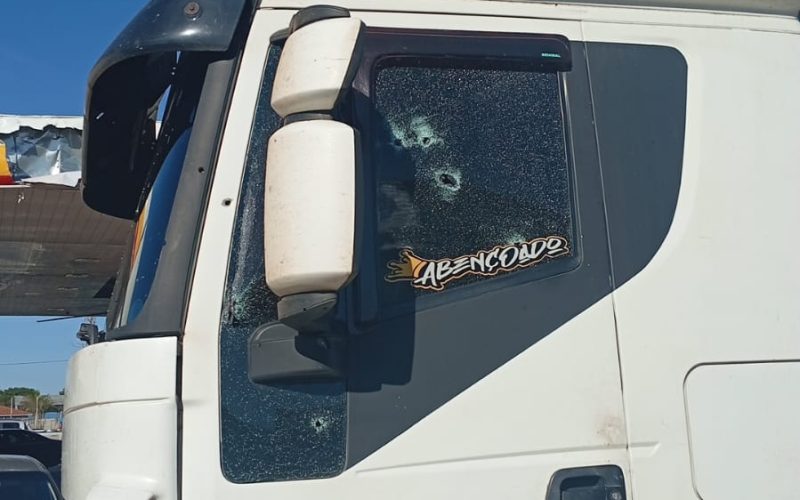 Tentativa de Assalto na BR-369: Motorista de Caminhão Desvia, Causa Acidente e Faz Bandidos Capotarem