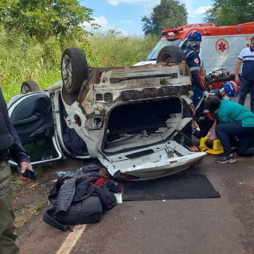 Grave capotamento deixa um morto e um ferido em estado grave na PR-082