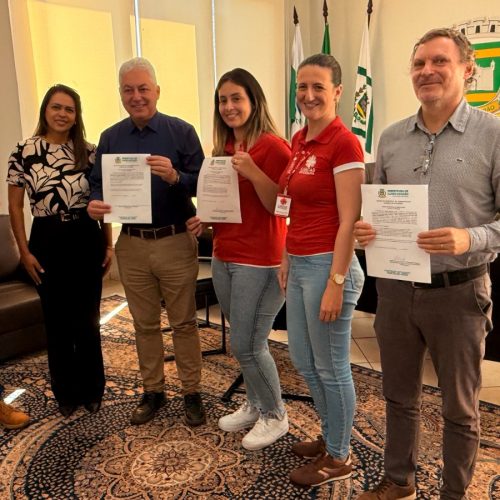 Prefeitura de Campo Mourão firma cessão de máquinas de costura para fortalecer ações de inclusão social e ressocialização