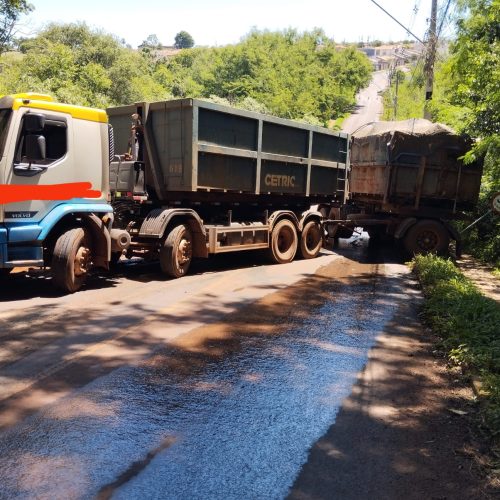 Bitrem “Faz o L” Bloqueia Rua Próximo a Ponte em Campo Mourão