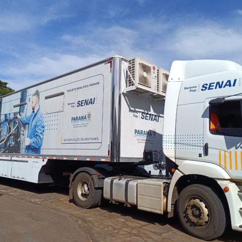 Campo Mourão oferece curso de manutenção elétrica e industrial em carreta do Qualifica Paraná