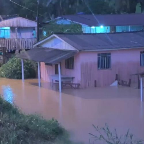 Alagamentos deixam desabrigados no Litoral do Paraná