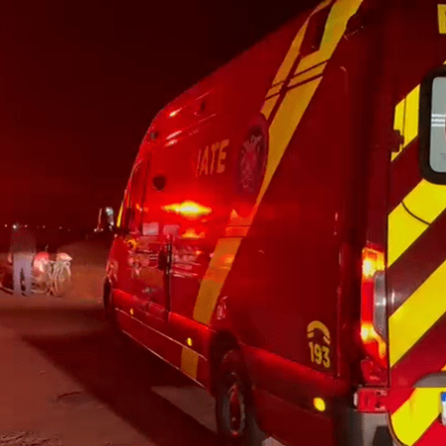 Ciclista sofre fratura exposta após ser atropelada por motociclista que fugiu do local