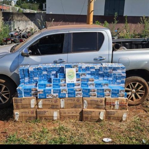 Polícia Recupera Veículo Roubado e Apreende Carga de Contrabando em Mamborê