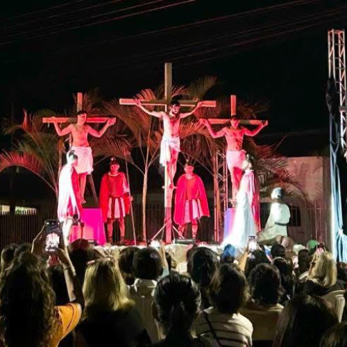 Encenação da Paixão de Cristo no Jardim Tropical: Uma Noite de Emoção e Fé em Campo Mourão