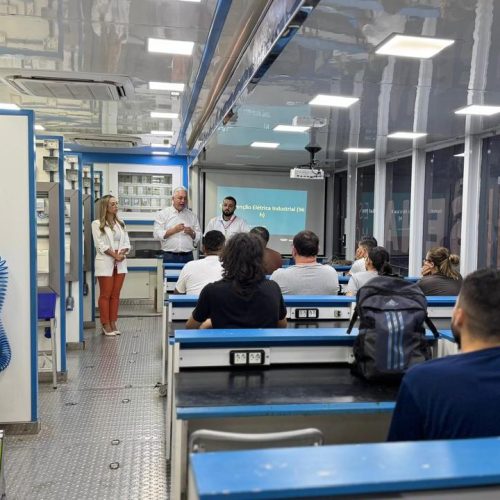 Curso de manutenção elétrica e industrial em unidade móvel entra na reta final em Campo Mourão