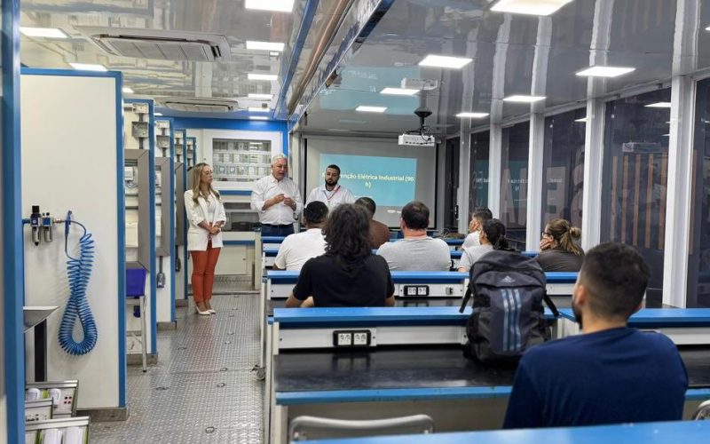 Curso de manutenção elétrica e industrial em unidade móvel entra na reta final em Campo Mourão