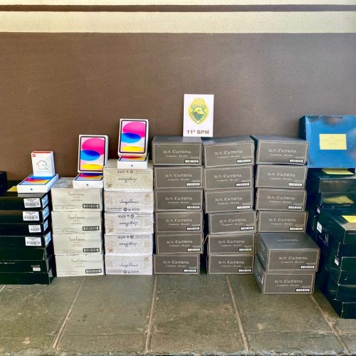 Polícia Militar apreende quase 300 garrafas de vinho e eletrônicos em Campo Mourão