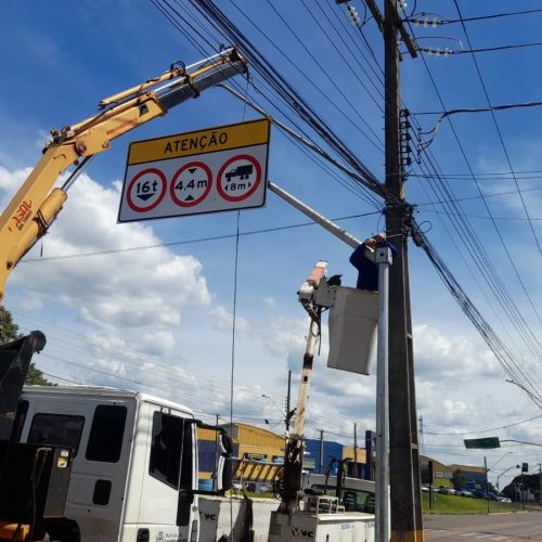 Prefeitura instala novas sinalizações para desviar tráfego pesado do centro de Campo Mourão